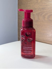Уцінка!  Мило для рук Strawberry Pound Cake Bath and Body Works